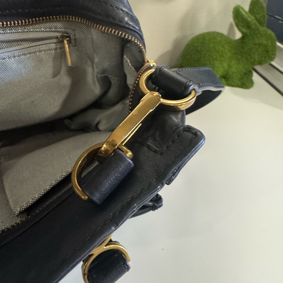 Fossil black leather bag with removable crossbody bag and gold hard ware - Picture 7 of 12